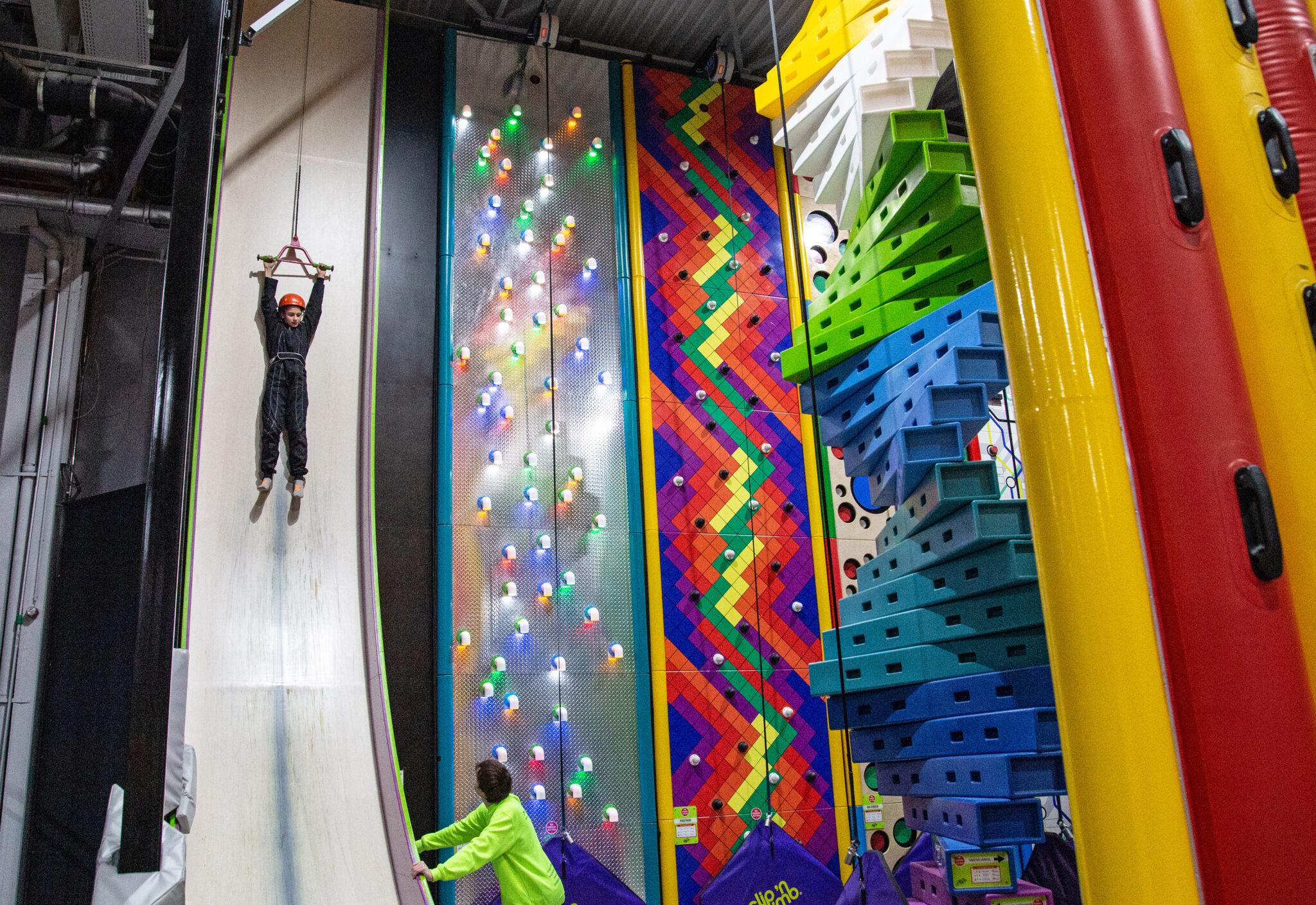 Vertical Drop Slide | MAXXARENA